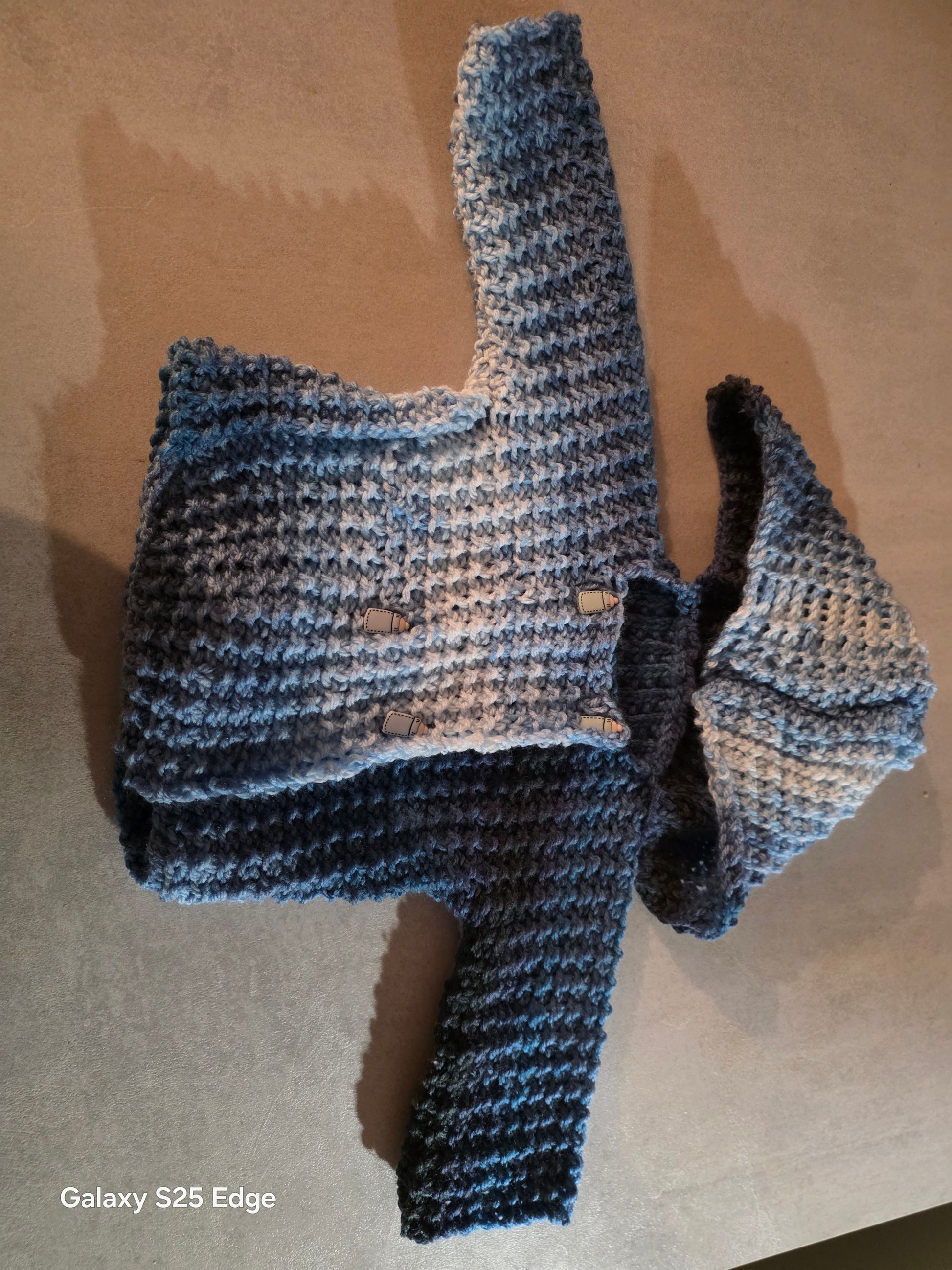 Veste à  capuche 3 mois peut être réaliser en 6mois 12 mois 24 mois