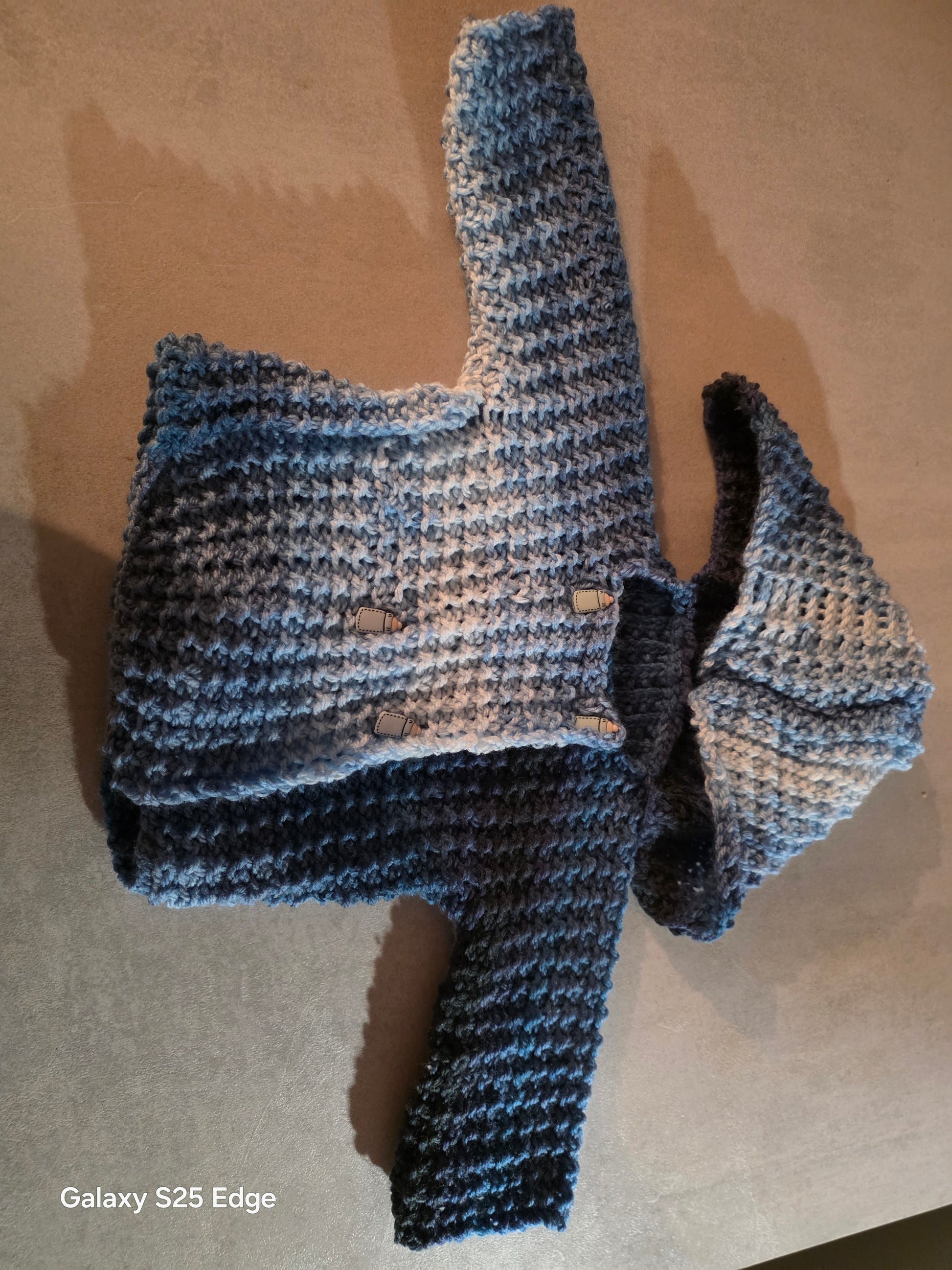 Veste à  capuche 3 mois peut être réaliser en 6mois 12 mois 24 mois